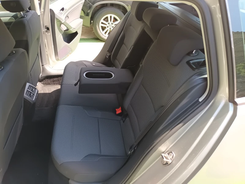 VW Golf 1.6TDI/NAVI, снимка 9 - Автомобили и джипове - 50312436