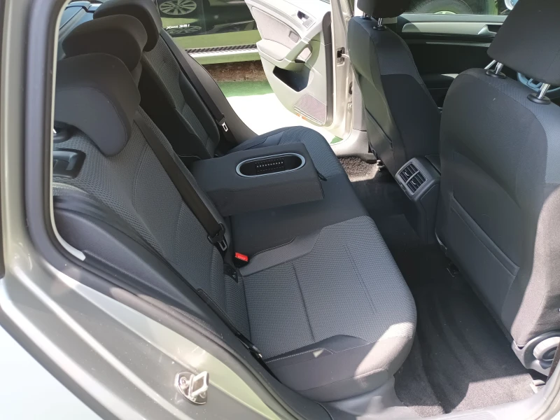 VW Golf 1.6TDI/NAVI, снимка 10 - Автомобили и джипове - 50312436