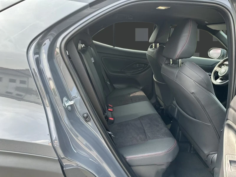 Toyota Yaris Cross GR-SPORT/131HP/HUD/NAVI/CAM/LED/KLESS/AMBI/236g, снимка 15 - Автомобили и джипове - 51533662