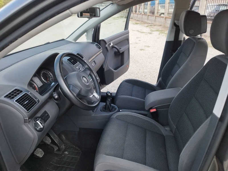 VW Touran 1.6 TDI UNIKAT, снимка 10 - Автомобили и джипове - 51673968