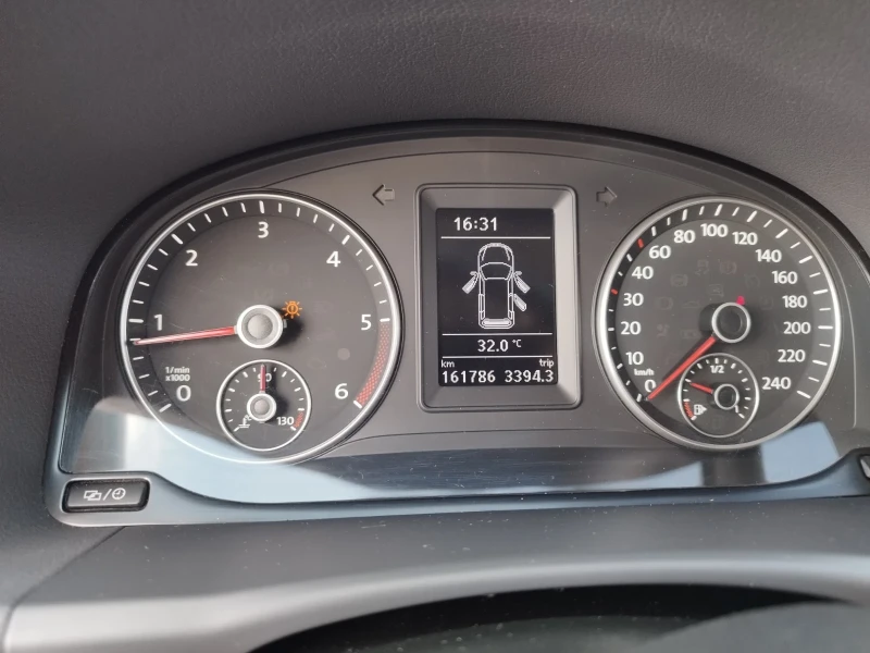 VW Touran 1.6 TDI UNIKAT, снимка 14 - Автомобили и джипове - 51673968