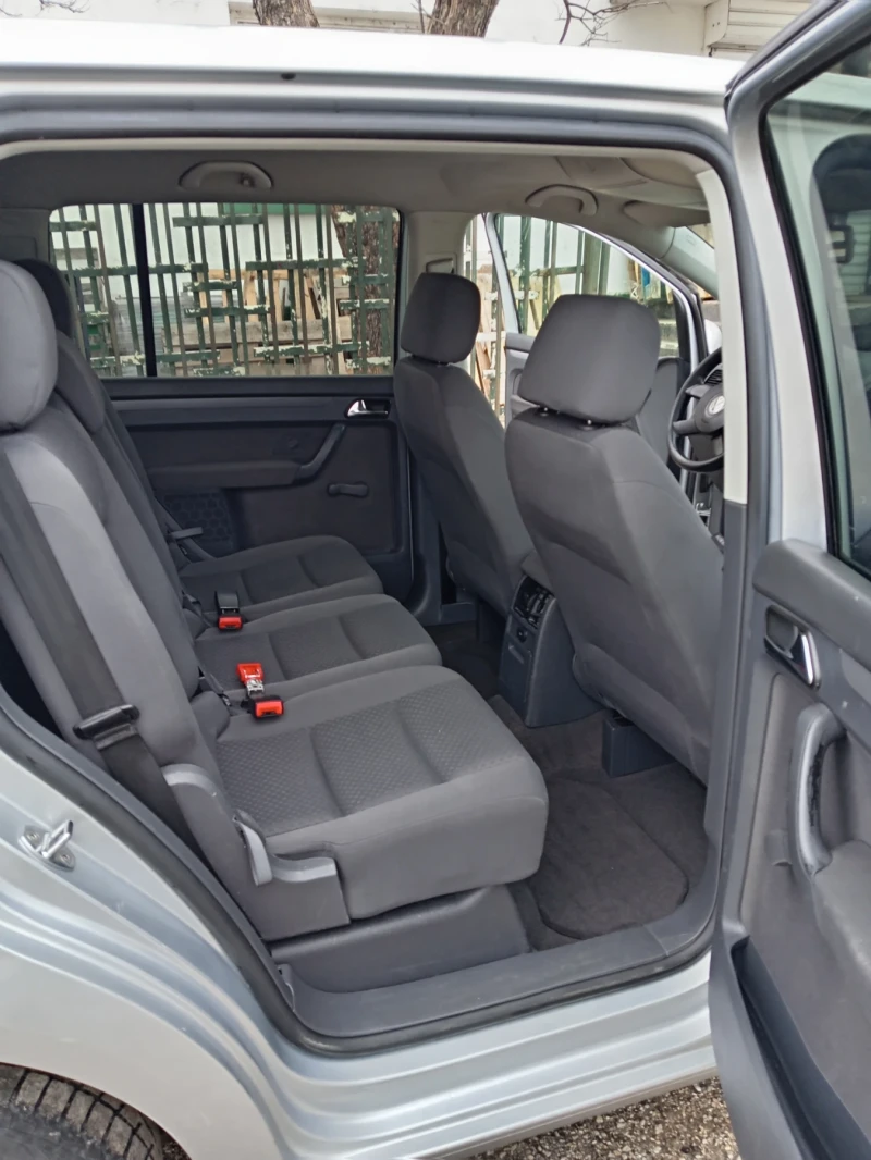 VW Touran 1.9 дизел 105 коня 6 скорости , снимка 8 - Автомобили и джипове - 53212802