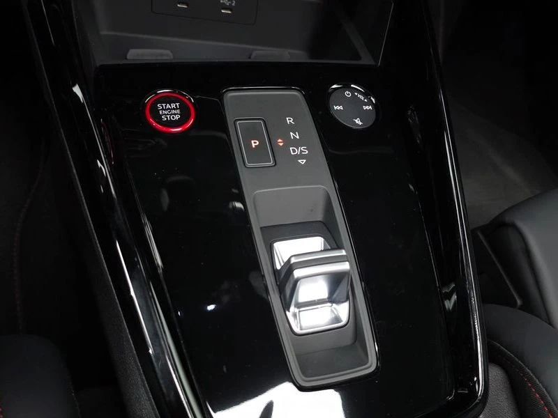 Audi Rs3 2.5 TFSI Quattro| 400к.с.| ВКЛ.ТЕХНОТЕСТ, снимка 9 - Автомобили и джипове - 55402712