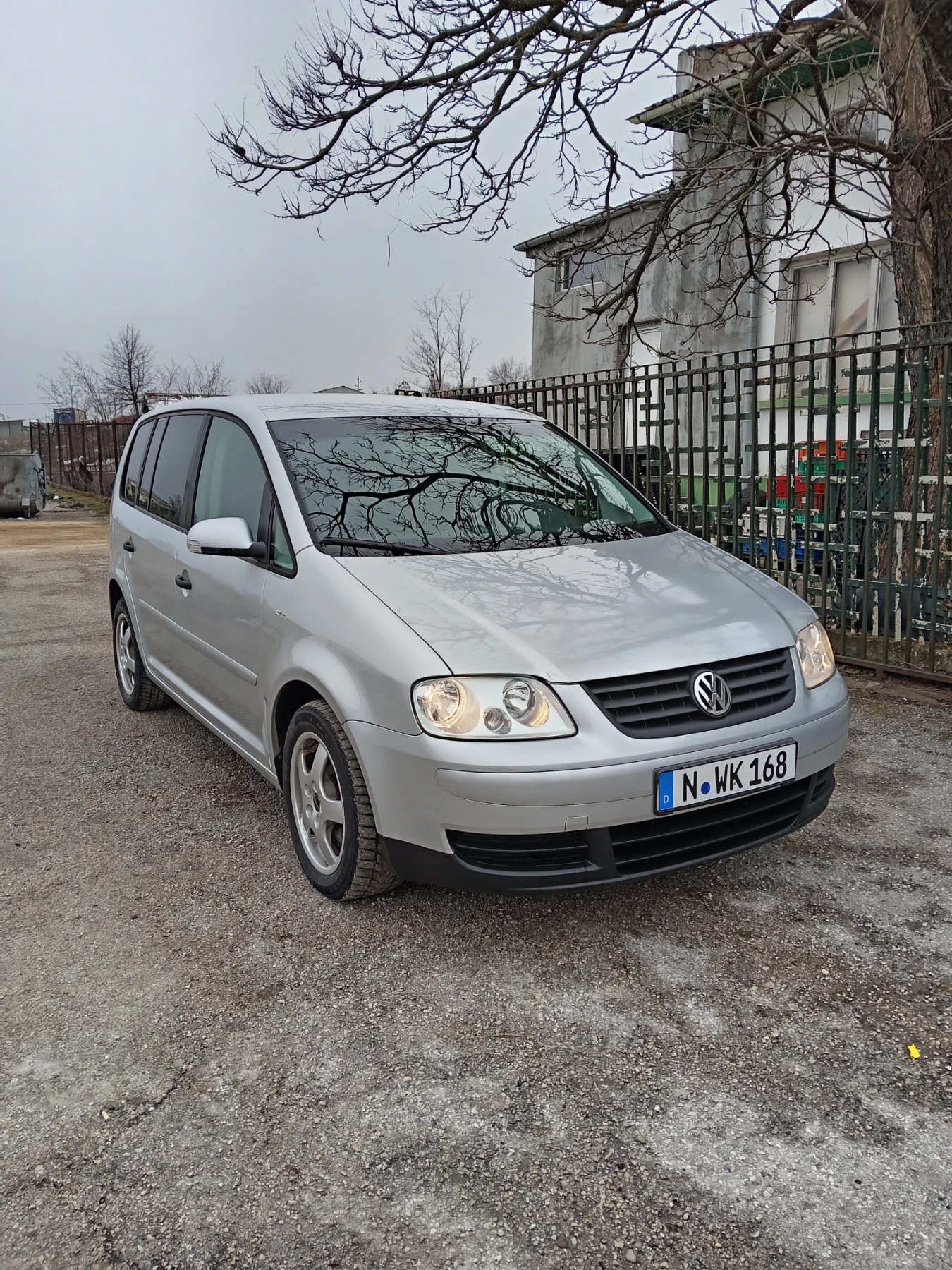 VW Touran 1.9 дизел 105 коня 6 скорости , снимка 1