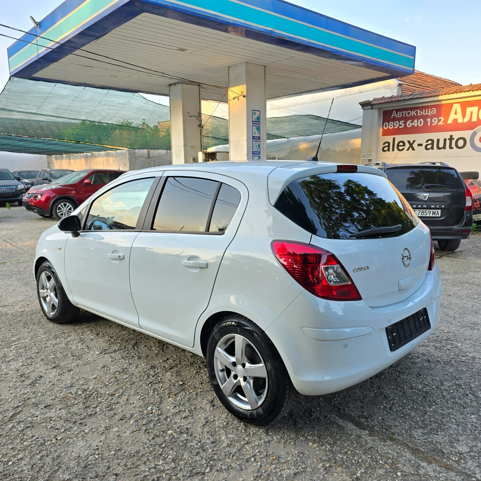 Opel Corsa 1.2i GAZ NAVI TOP - изображение 6