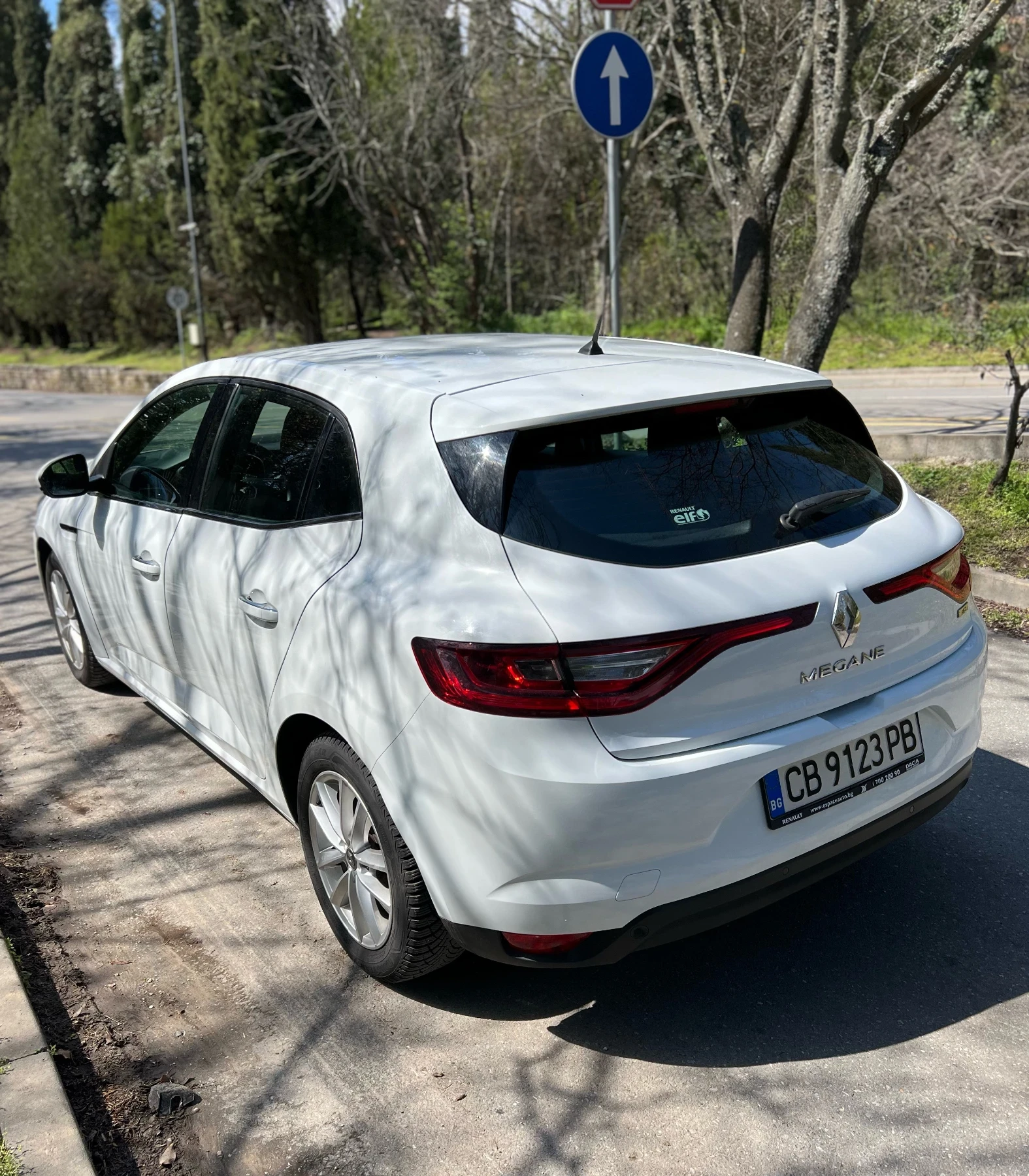 Renault Megane hatchback Zen Blue dCi 115 diesel Stop&Start BVM6 - изображение 6