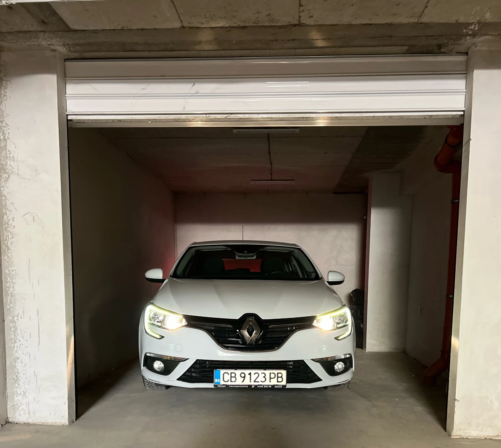 Renault Megane hatchback Zen Blue dCi 115 diesel Stop&Start BVM6 - изображение 9