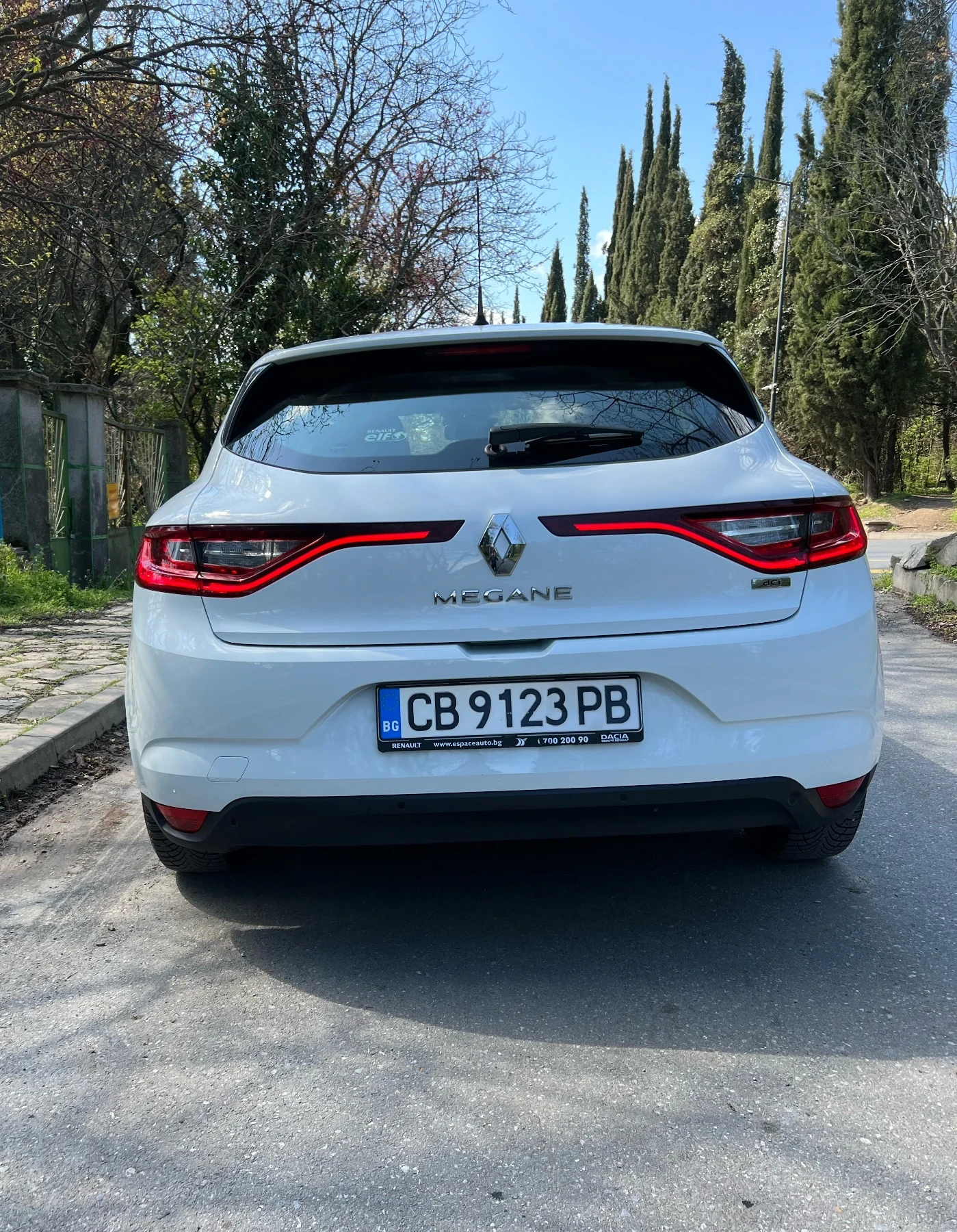 Renault Megane hatchback Zen Blue dCi 115 diesel Stop&Start BVM6 - изображение 3