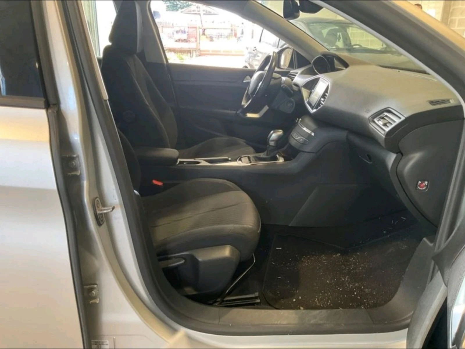 Peugeot 308 1.6HDI Auto - изображение 9