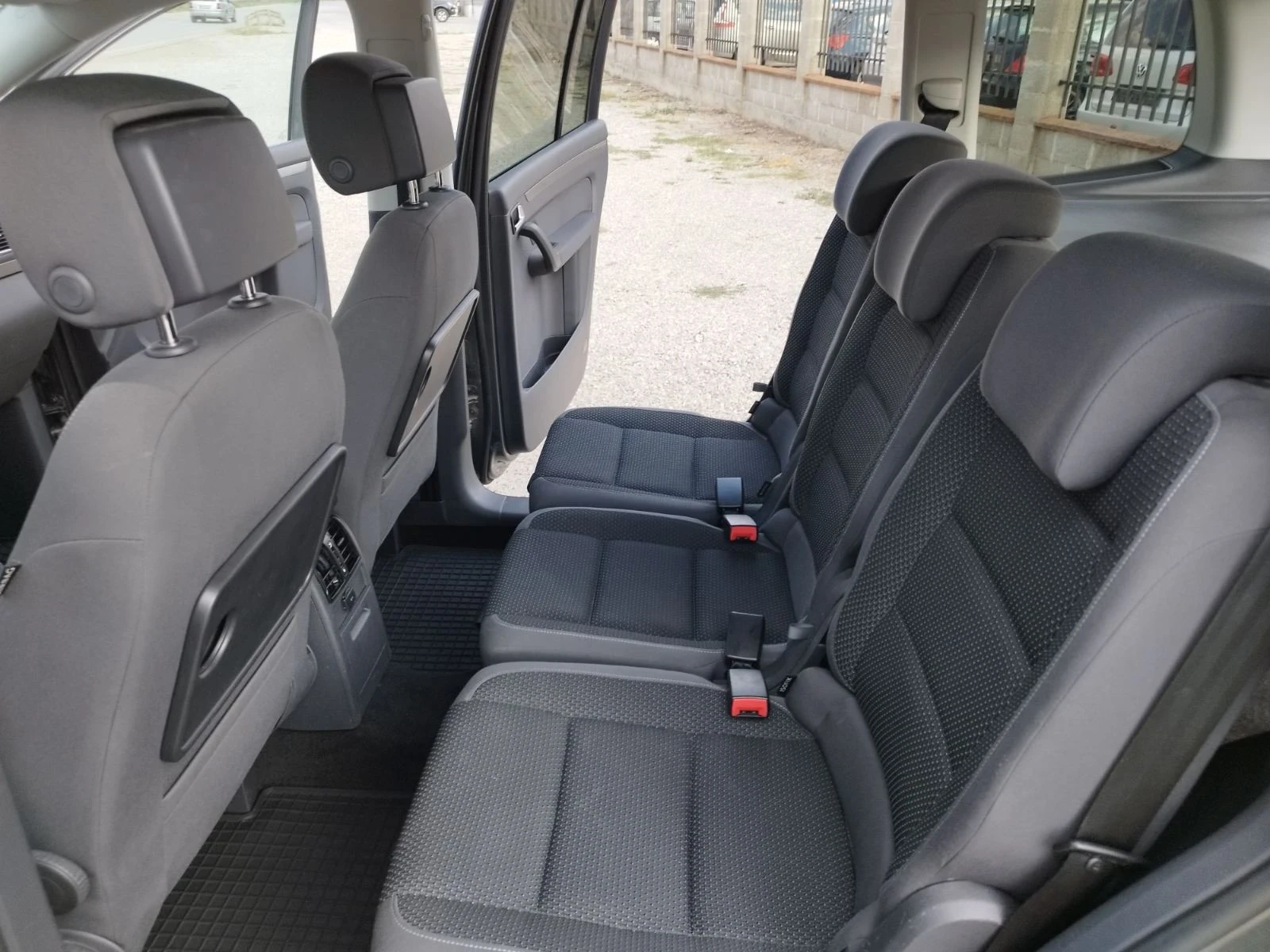 VW Touran 1.6 TDI UNIKAT | Mobile.bg   11