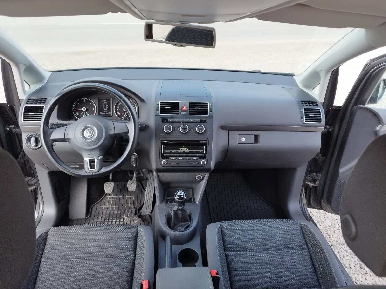 VW Touran 1.6 TDI UNIKAT | Mobile.bg   12