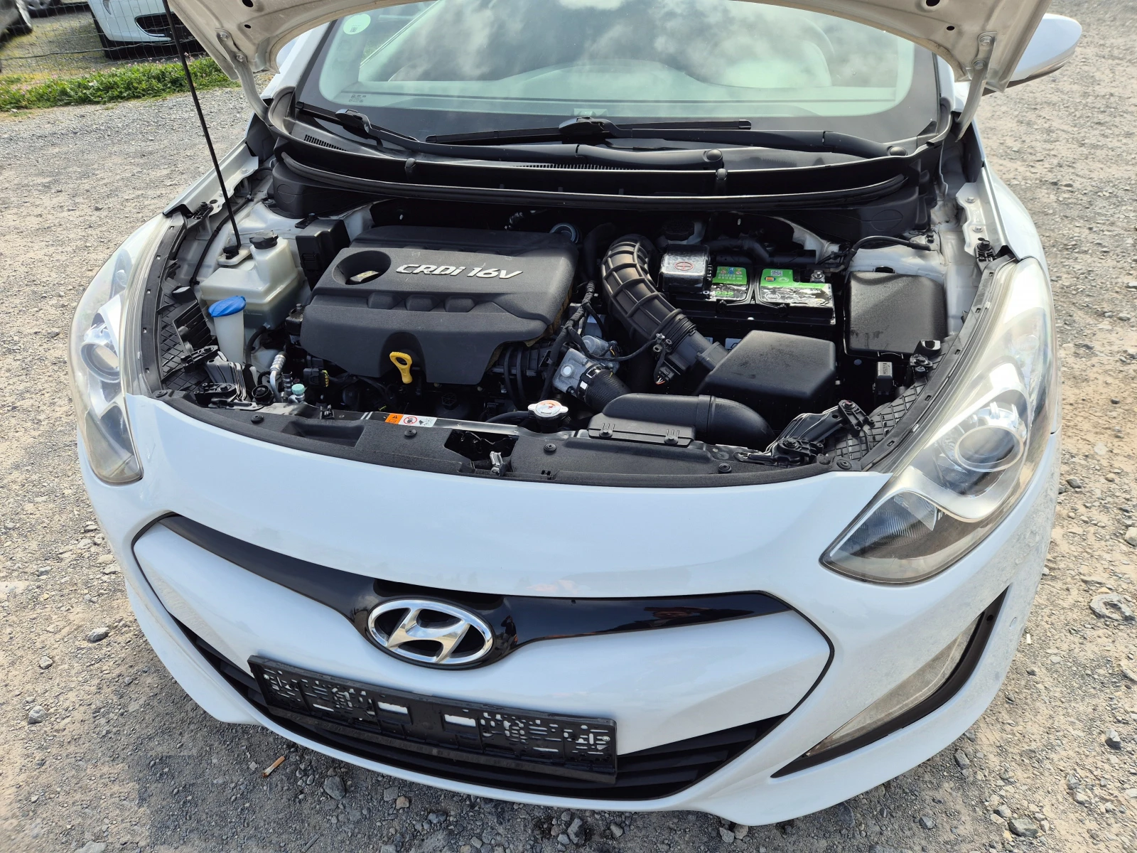 Hyundai I30 1.4CRDI 90кс, снимка 15 - Автомобили и джипове - 53812642