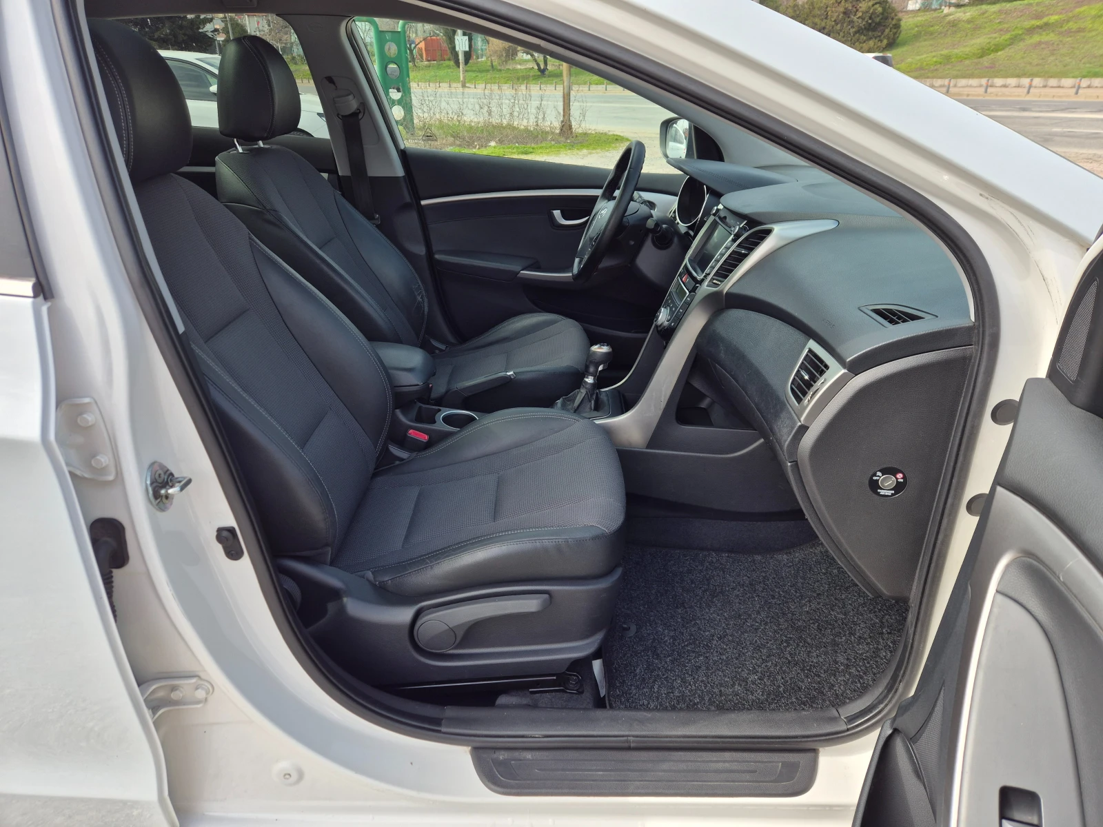 Hyundai I30 1.4CRDI 90кс, снимка 9 - Автомобили и джипове - 53812642