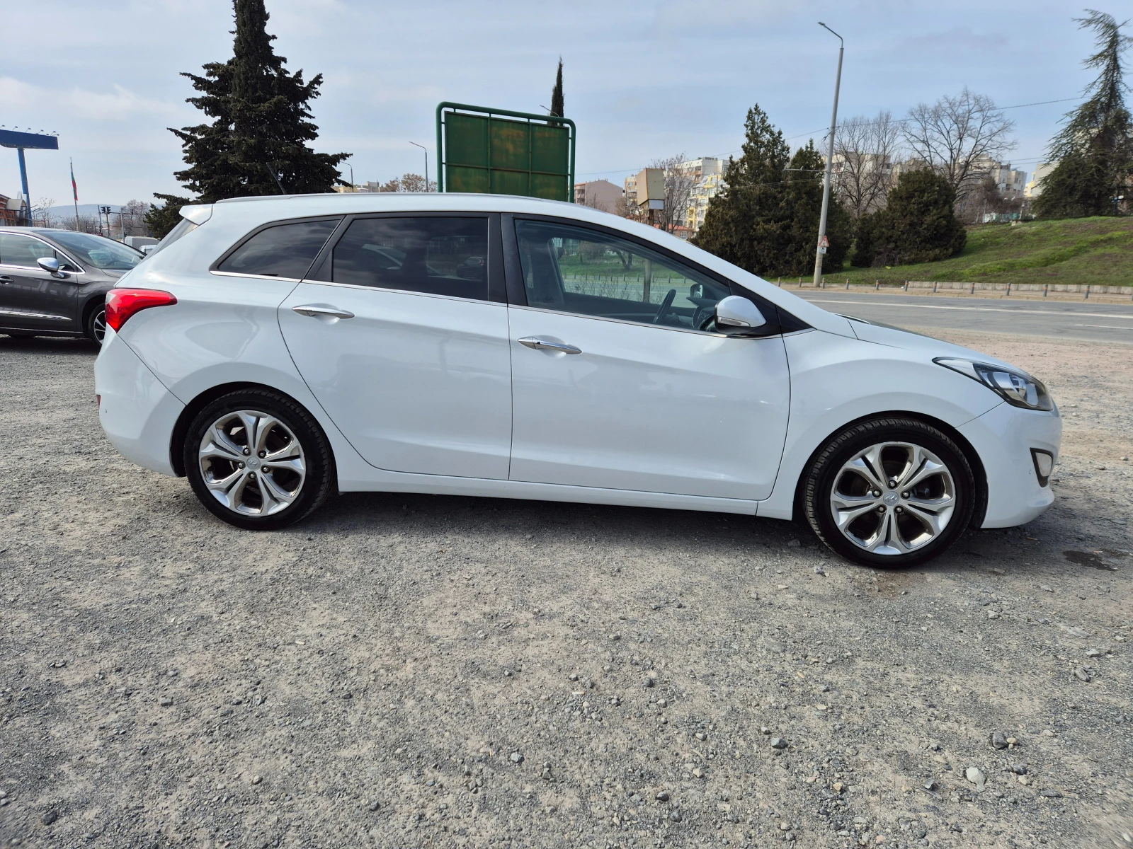 Hyundai I30 1.4CRDI 90кс, снимка 6 - Автомобили и джипове - 53812642