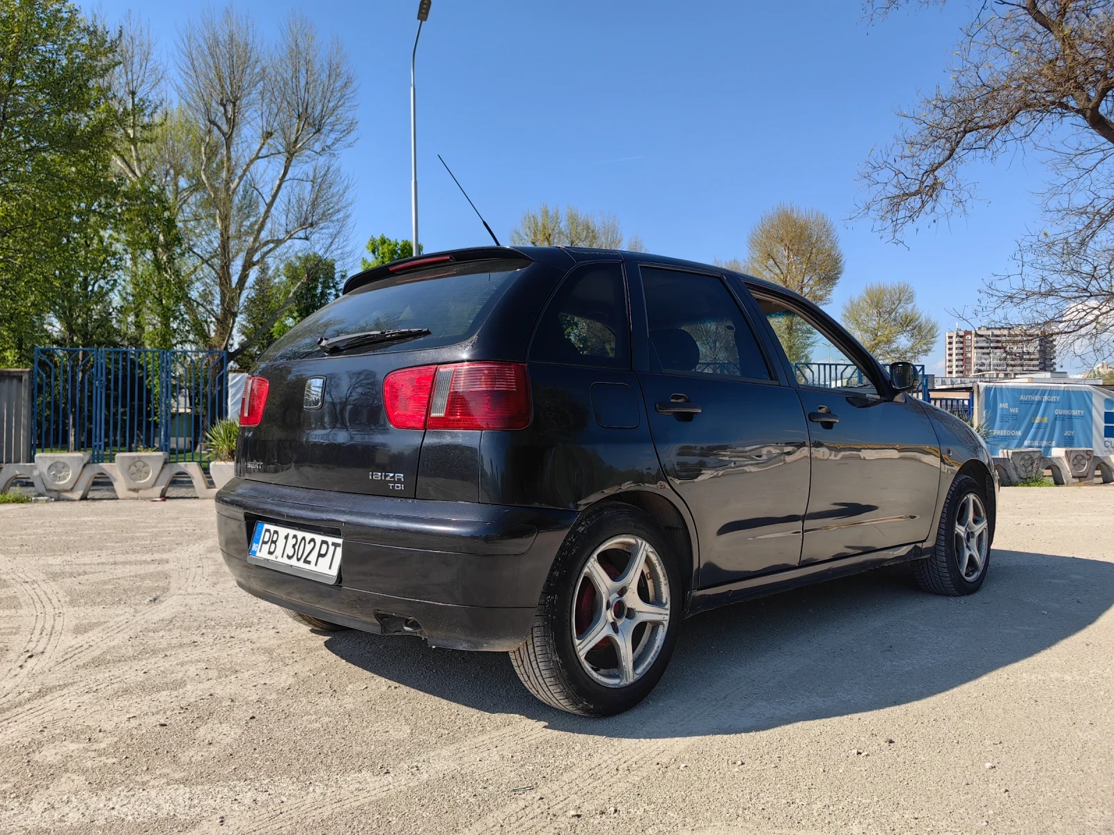 Seat Ibiza 1.9 тди, снимка 5 - Автомобили и джипове - 54245615