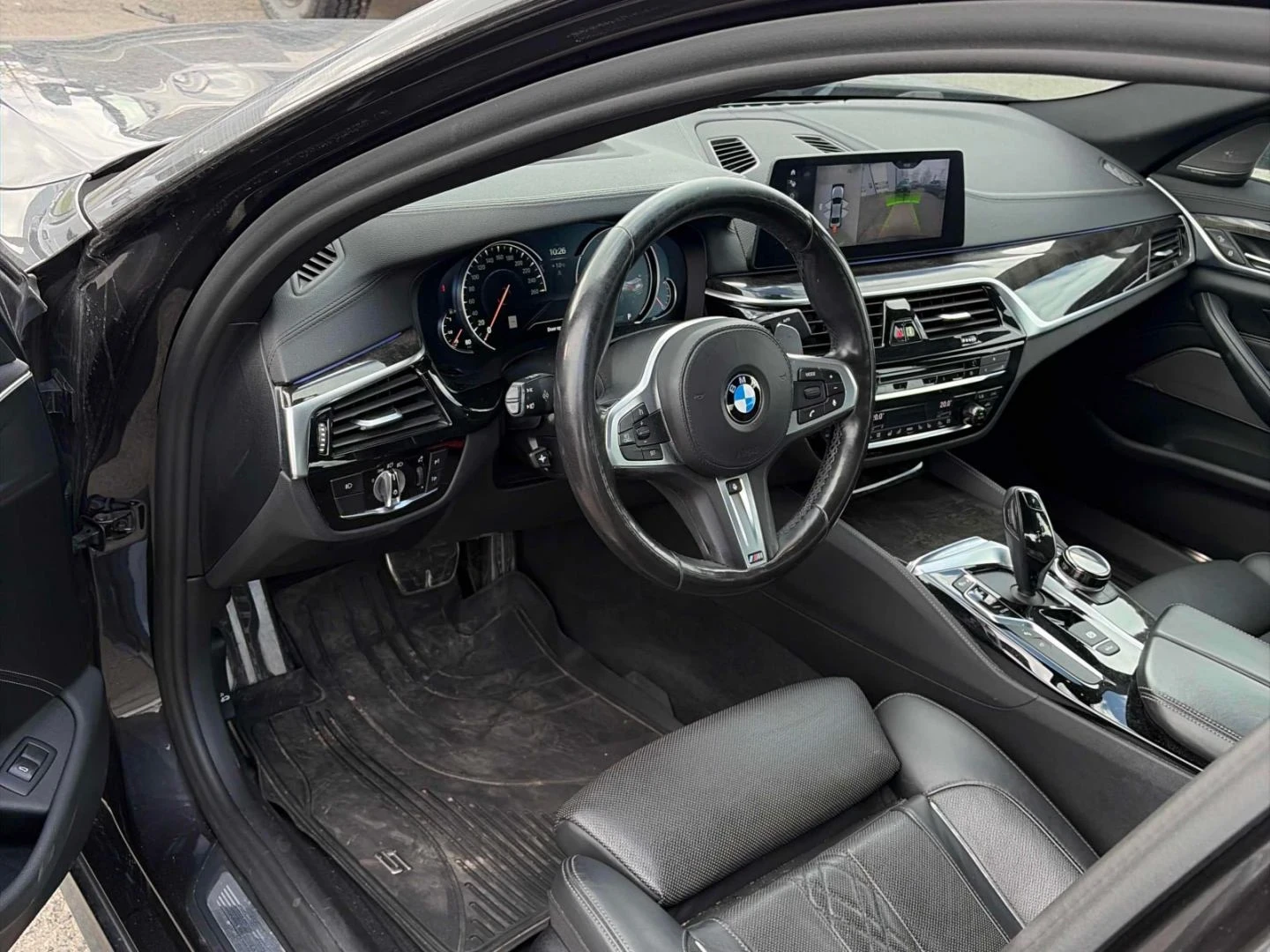 BMW 530 M-pkg* Harman/Kardon* HUD* 360* Soft-Close* Обдух, снимка 7 - Автомобили и джипове - 54409542