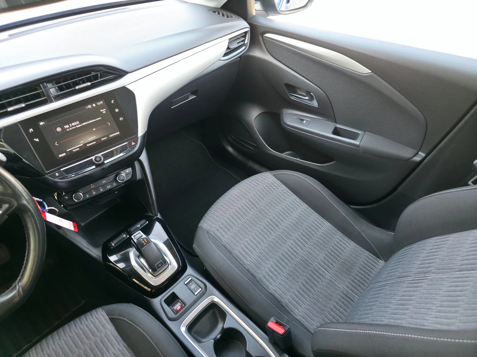 Opel Corsa 1, 2T Automatik EURO6d, снимка 13 - Автомобили и джипове - 54753614