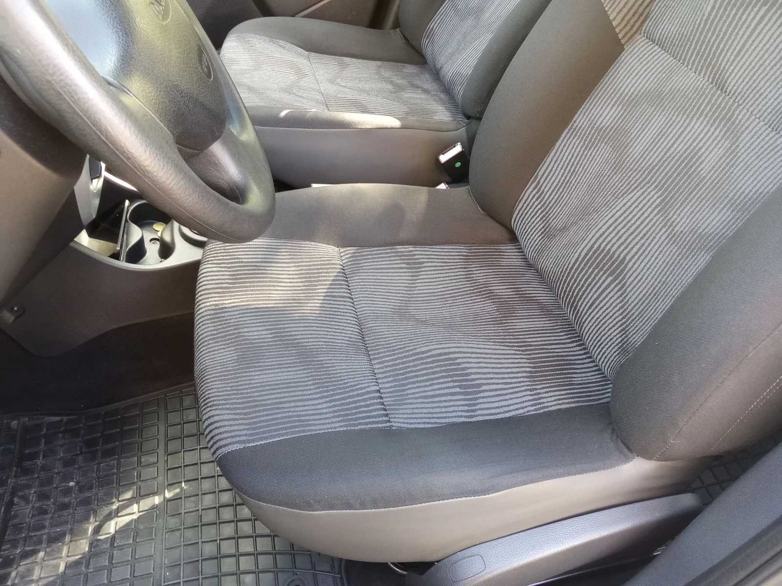 Dacia Sandero 1.6, снимка 5 - Автомобили и джипове - 54870546