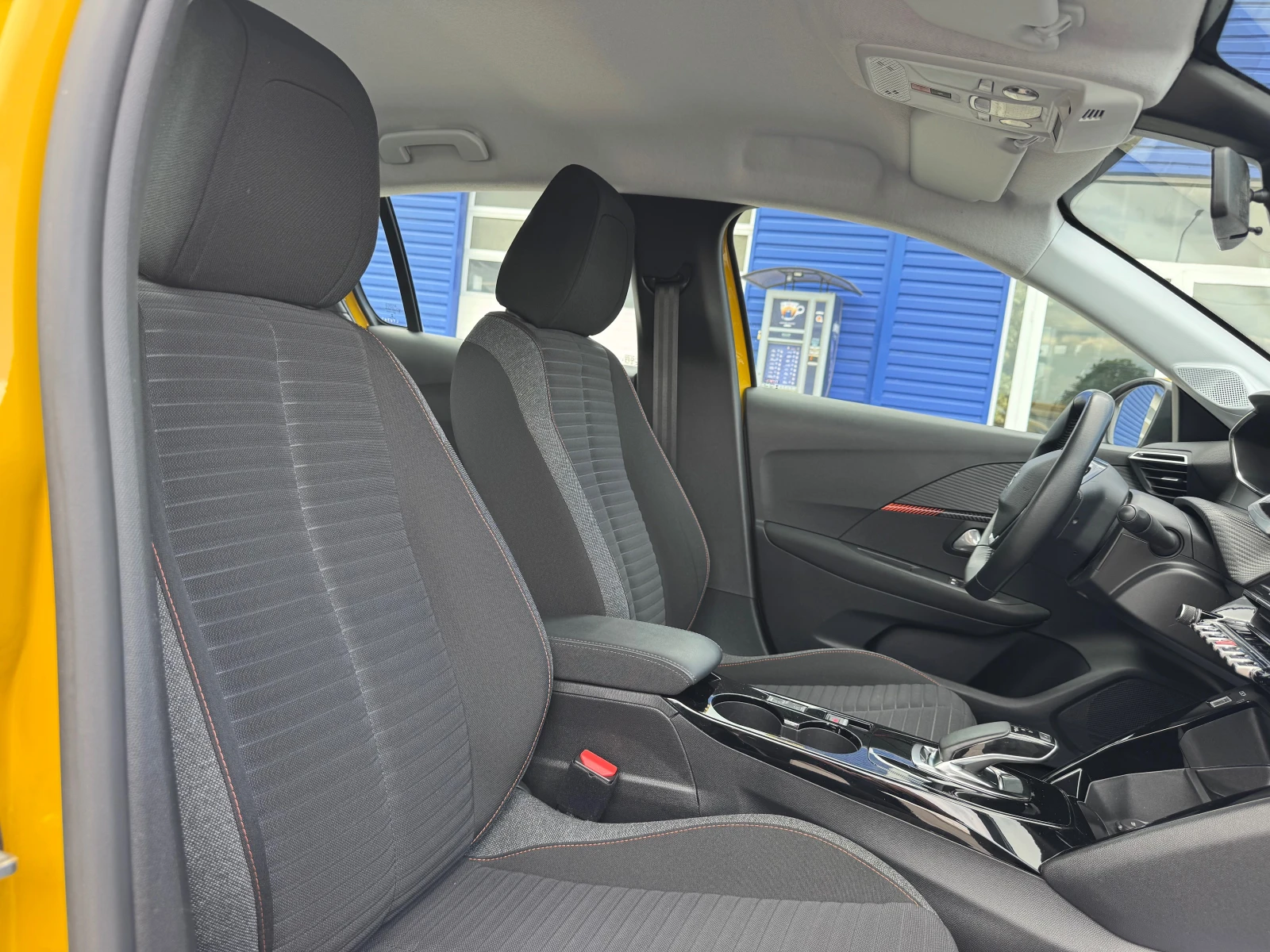 Peugeot 208, снимка 12 - Автомобили и джипове - 54930563