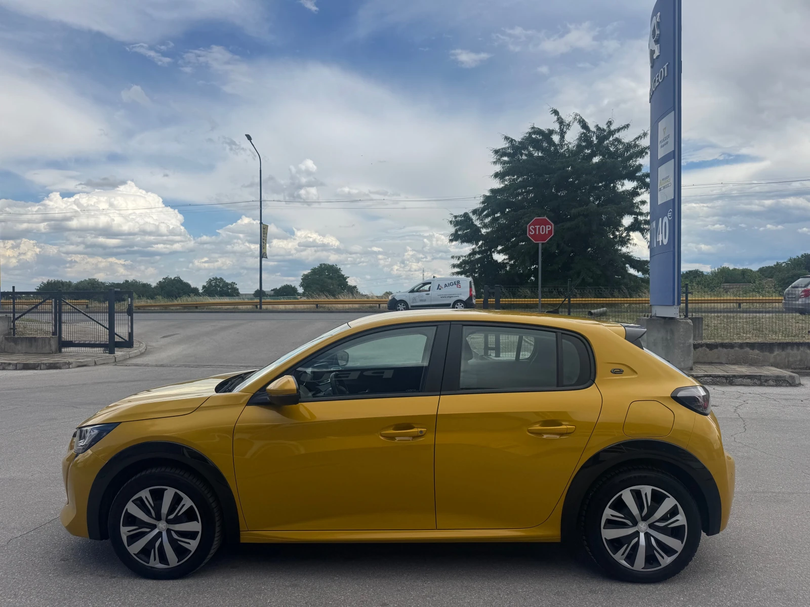 Peugeot 208, снимка 2 - Автомобили и джипове - 54930563