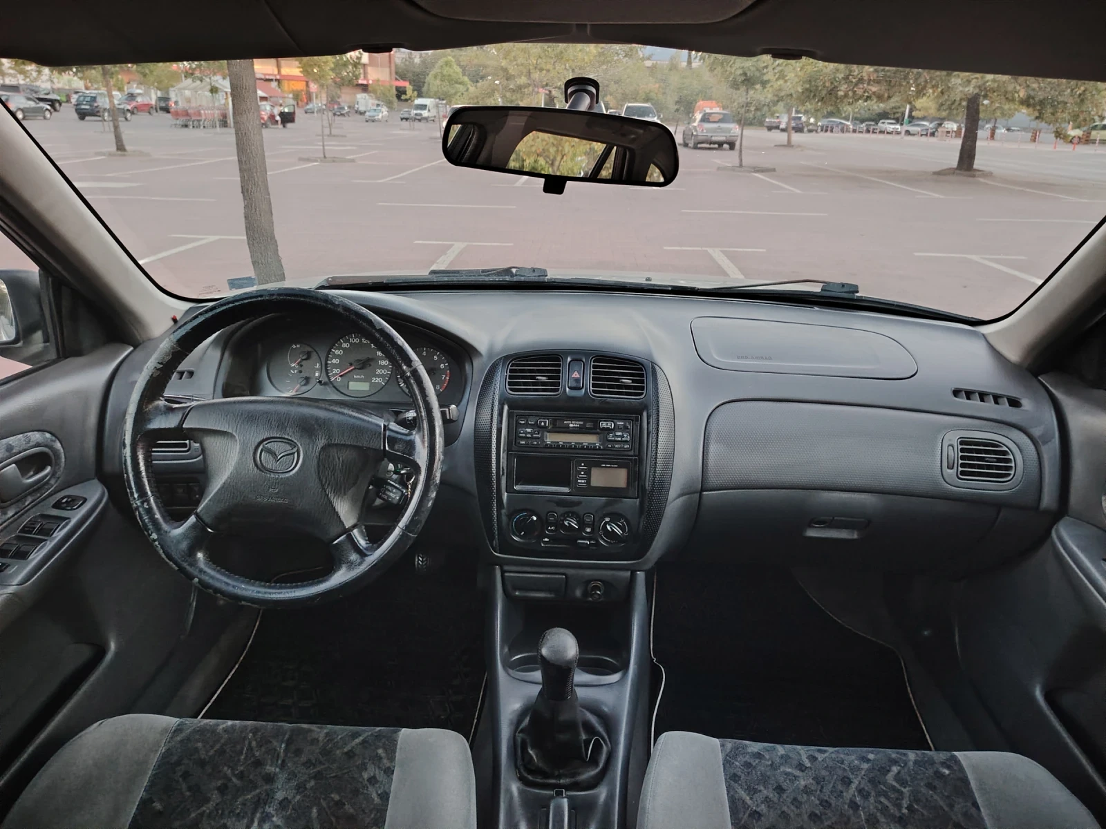 Mazda 323 F, снимка 7 - Автомобили и джипове - 55631848