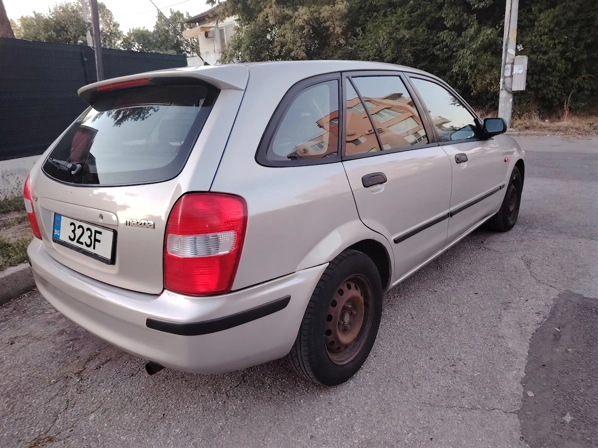 Mazda 323 F, снимка 4 - Автомобили и джипове - 55631848