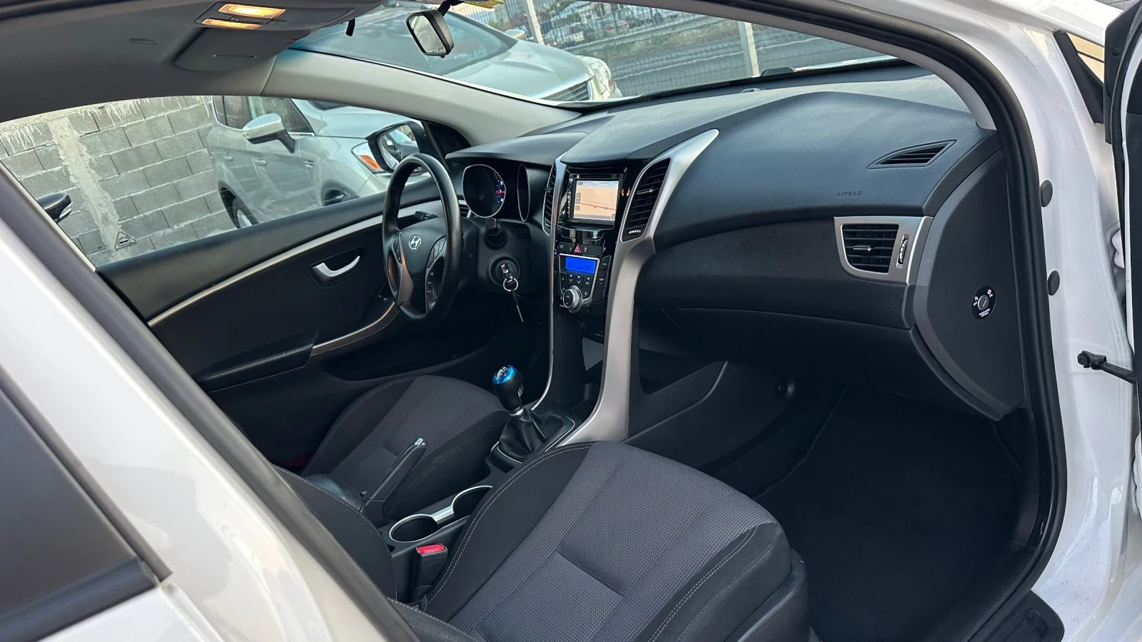 Hyundai I30 1.4i 100к. 6-скор.Нави! Климатроник! Лед!, снимка 12 - Автомобили и джипове - 55694974