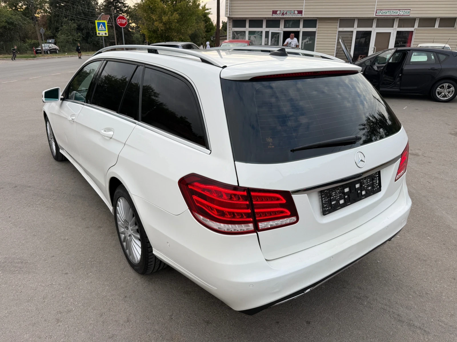 Mercedes-Benz E 220 4-MATIC ЛИЗИНГ, снимка 7 - Автомобили и джипове - 56310164