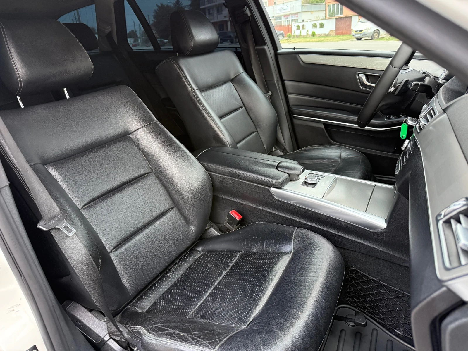 Mercedes-Benz E 220 4-MATIC ЛИЗИНГ, снимка 15 - Автомобили и джипове - 56310164