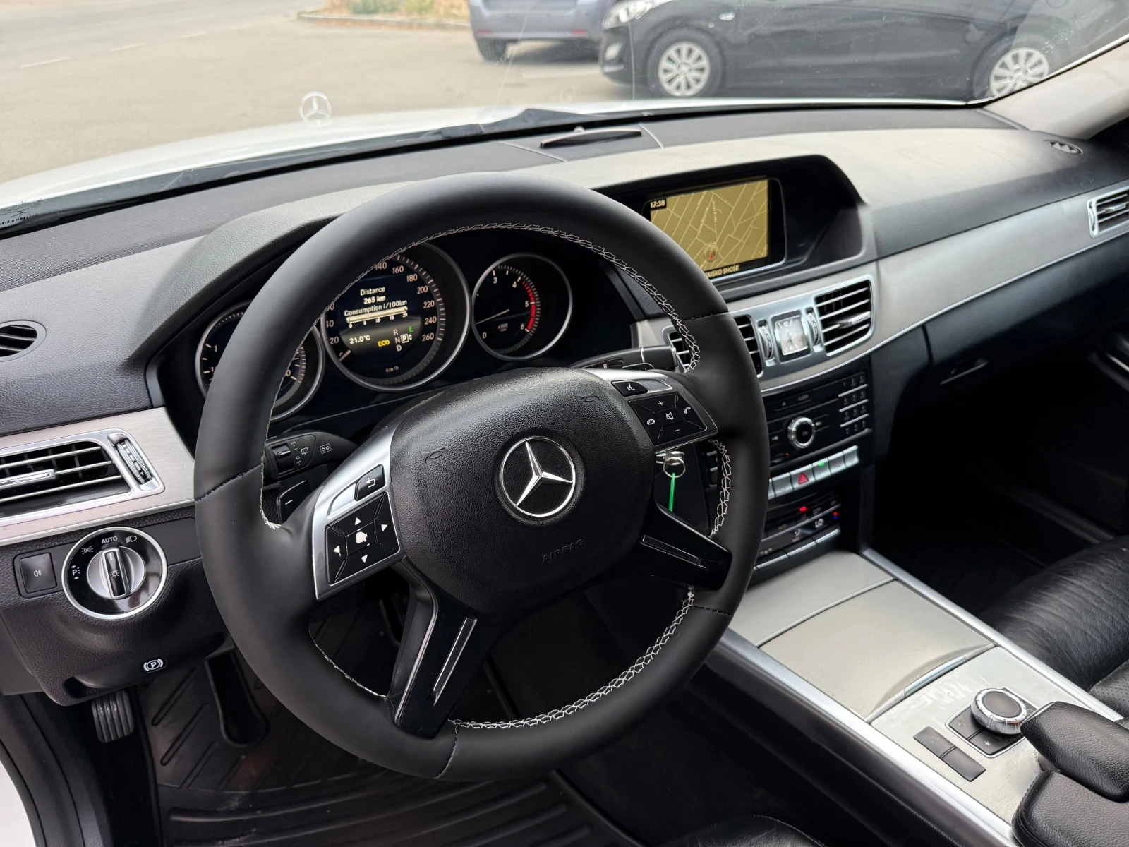 Mercedes-Benz E 220 4-MATIC ЛИЗИНГ, снимка 12 - Автомобили и джипове - 56310164