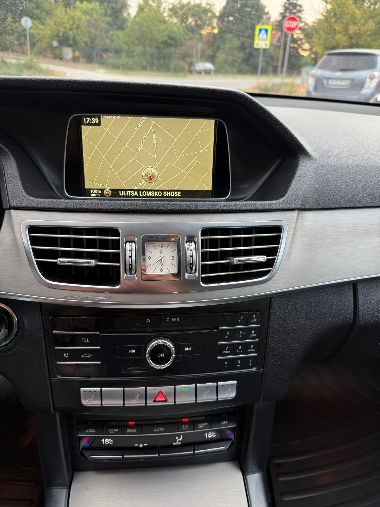 Mercedes-Benz E 220 4-MATIC ЛИЗИНГ, снимка 10 - Автомобили и джипове - 56310164