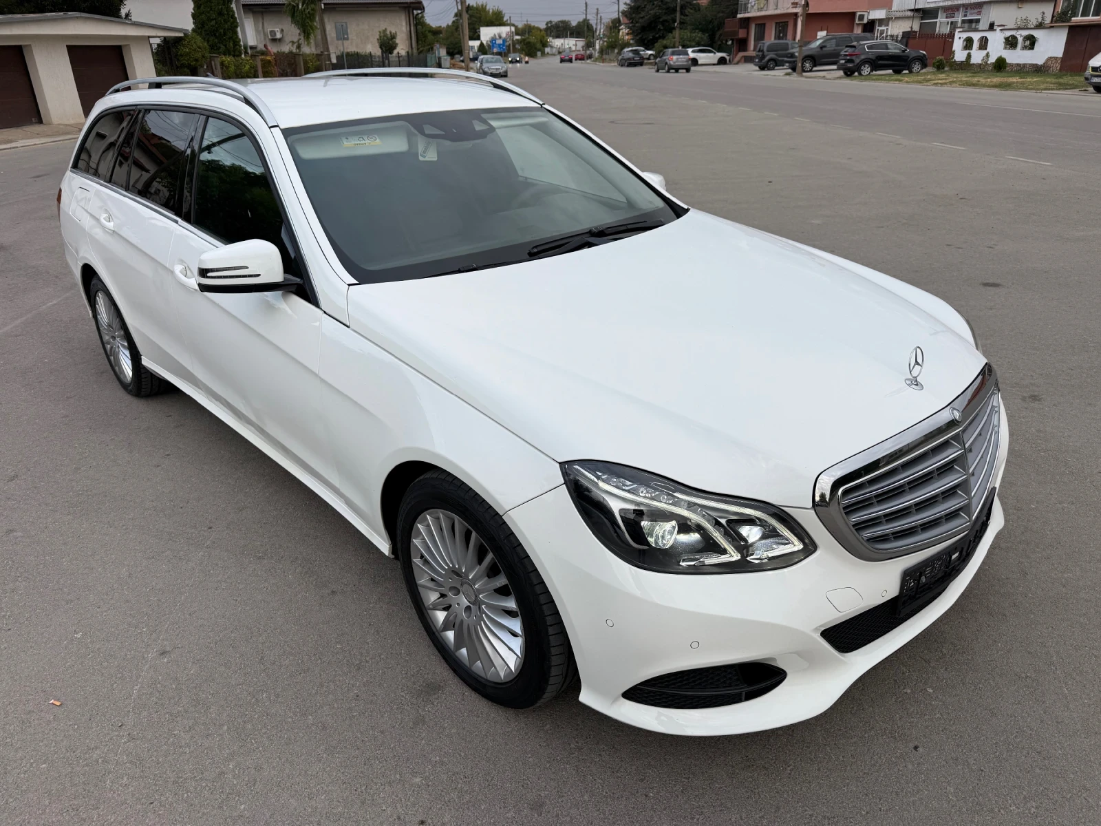 Mercedes-Benz E 220 4-MATIC ЛИЗИНГ, снимка 3 - Автомобили и джипове - 56310164