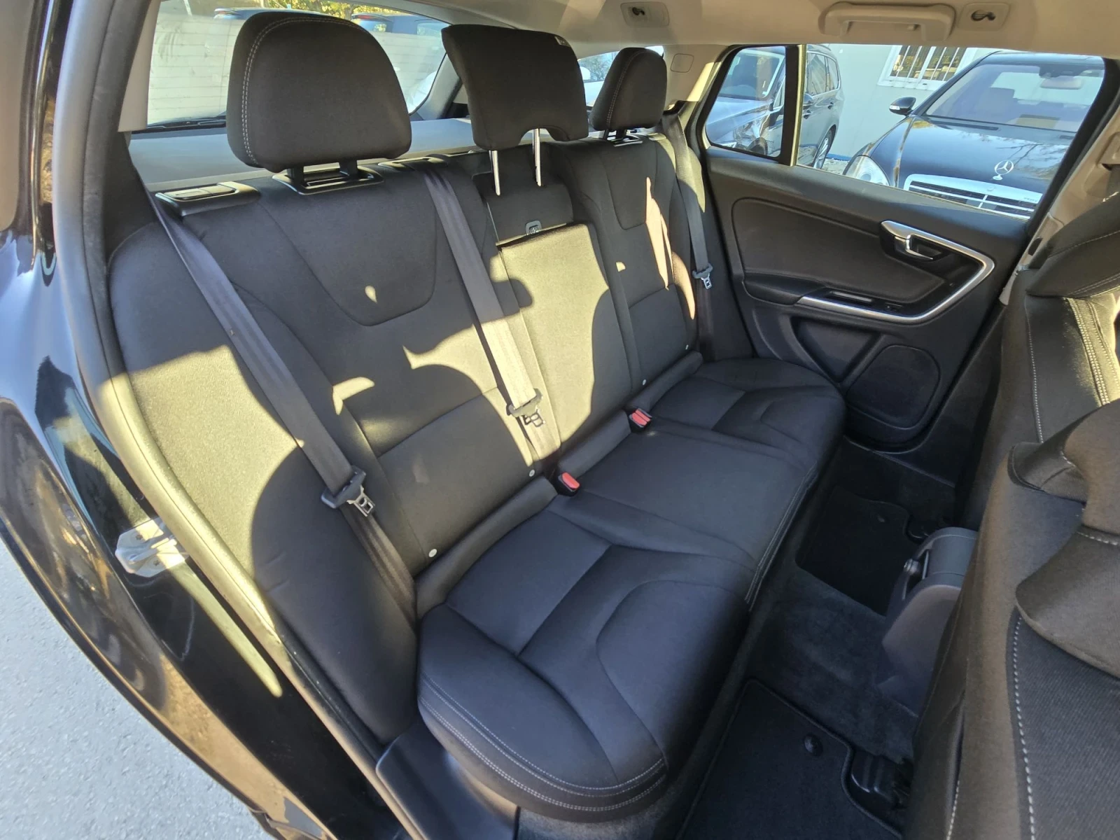 Volvo V60 2.0D 120к.с BUSINESS ЛИЗИНГ!, снимка 14 - Автомобили и джипове - 56652372