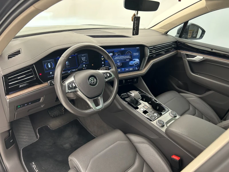 VW Touareg 3.0 TDI, снимка 7 - Автомобили и джипове - 50849459
