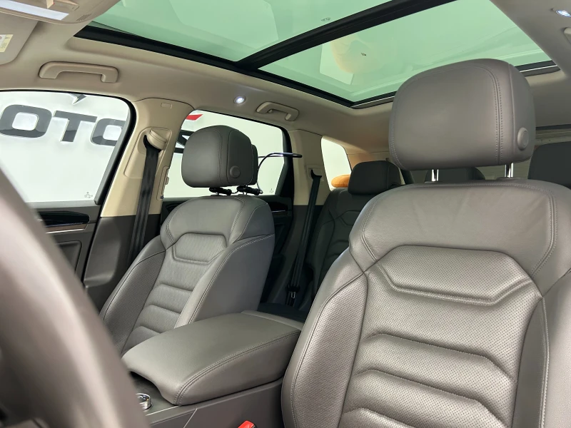 VW Touareg 3.0 TDI, снимка 8 - Автомобили и джипове - 50849459