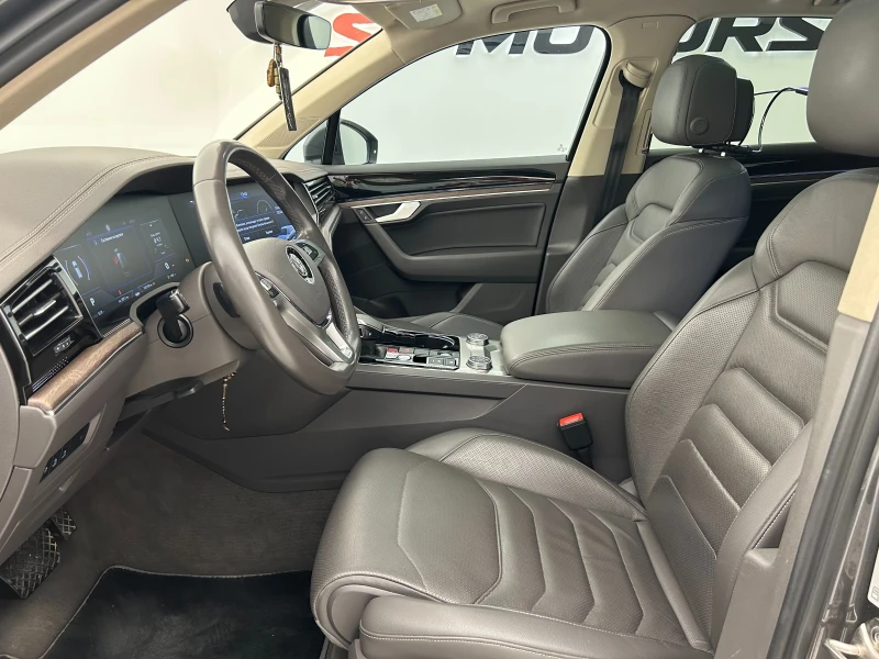 VW Touareg 3.0 TDI, снимка 9 - Автомобили и джипове - 50849459