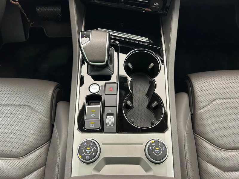 VW Touareg 3.0 TDI, снимка 13 - Автомобили и джипове - 50849459