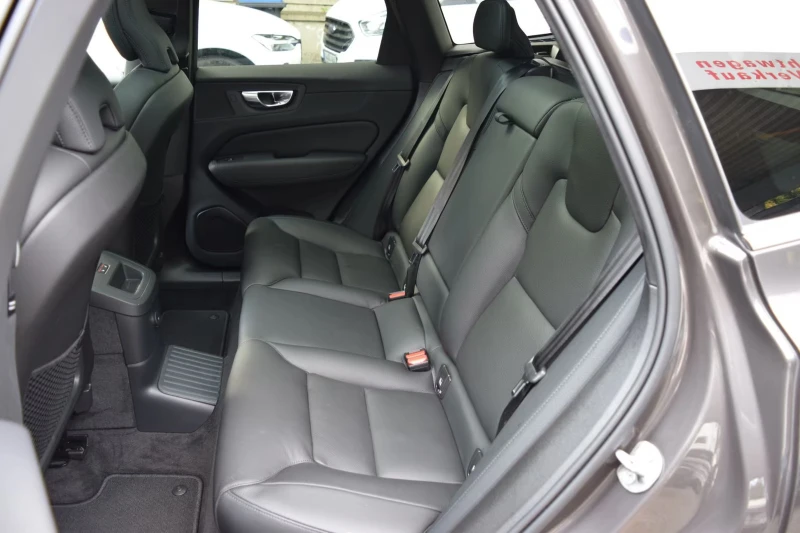 Volvo XC60 PLUS-BRIGHT/398HP/PANO/MEMO/360/H&K/NAVI/LED/396g, снимка 15 - Автомобили и джипове - 51909513