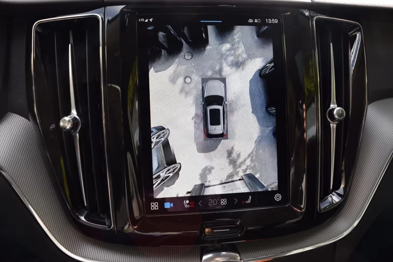 Volvo XC60 PLUS-BRIGHT/398HP/PANO/MEMO/360/H&K/NAVI/LED/396g, снимка 12 - Автомобили и джипове - 51909513