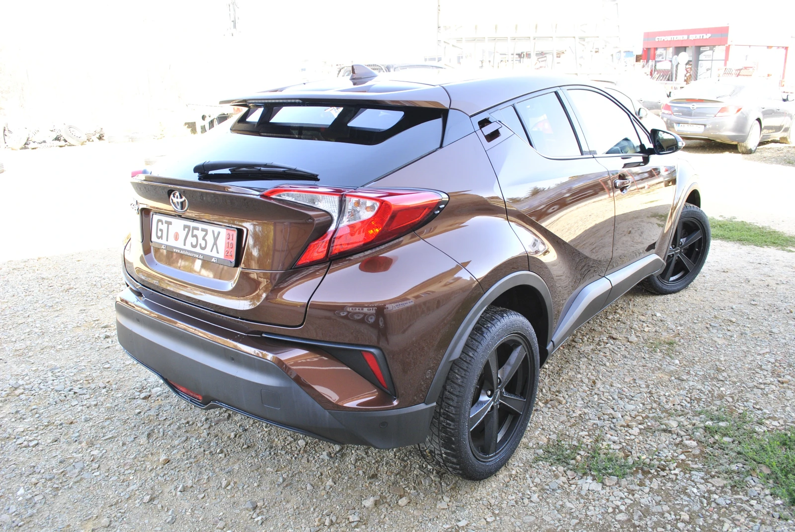 Toyota C-HR 1.2 - изображение 2