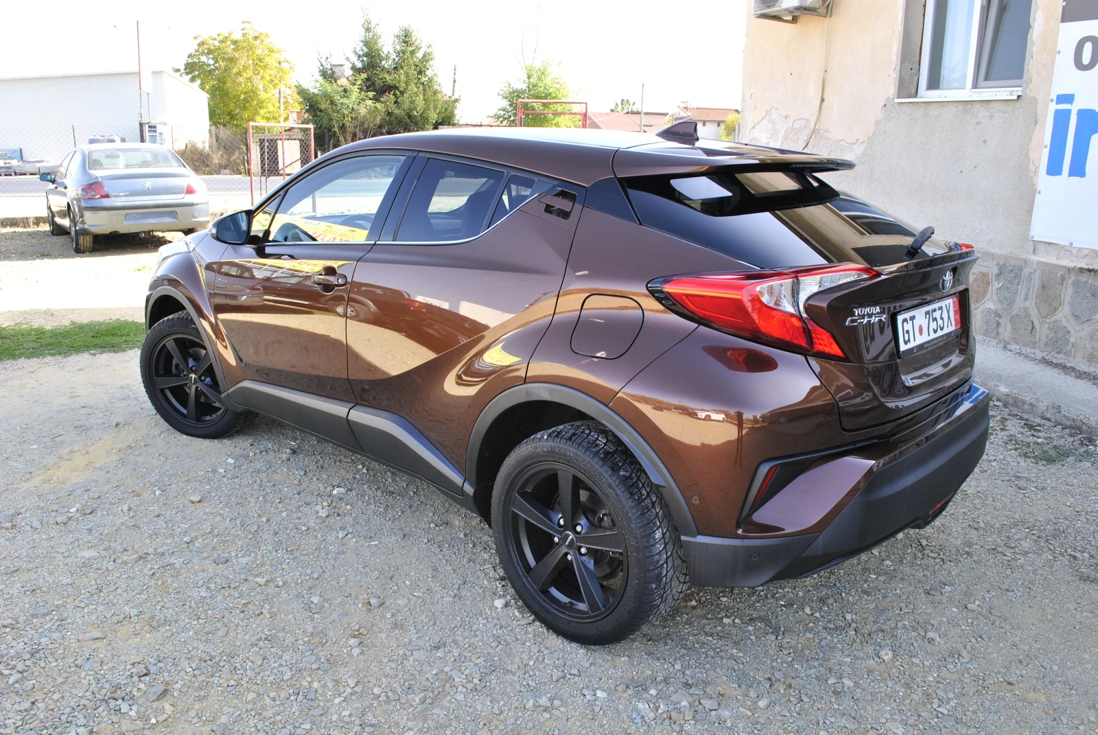 Toyota C-HR 1.2 - изображение 4