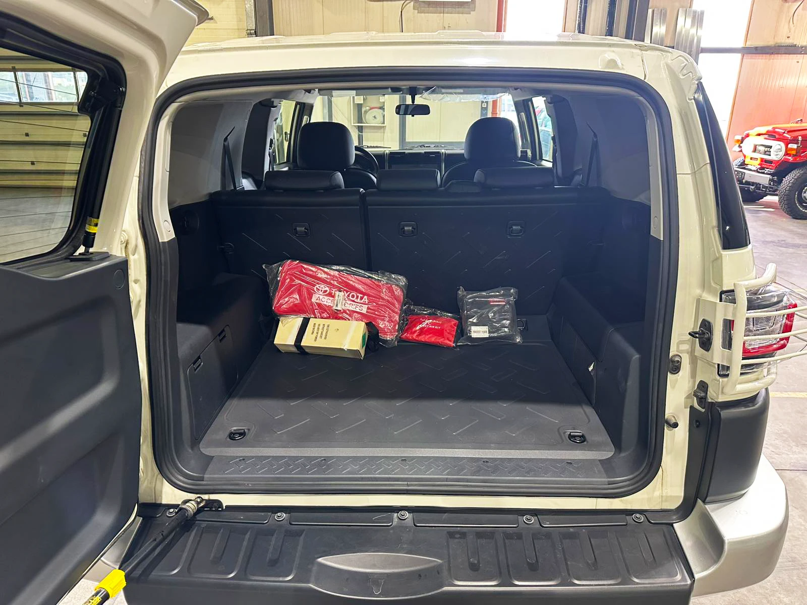 Toyota Fj cruiser V6 4.0 AT - изображение 7