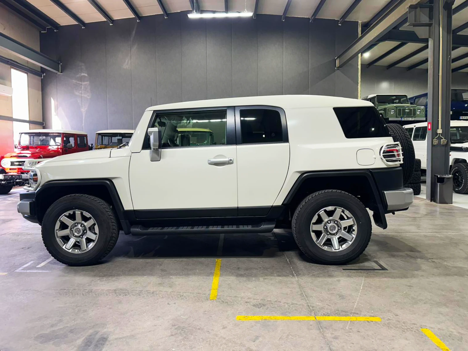 Toyota Fj cruiser V6 4.0 AT - изображение 4