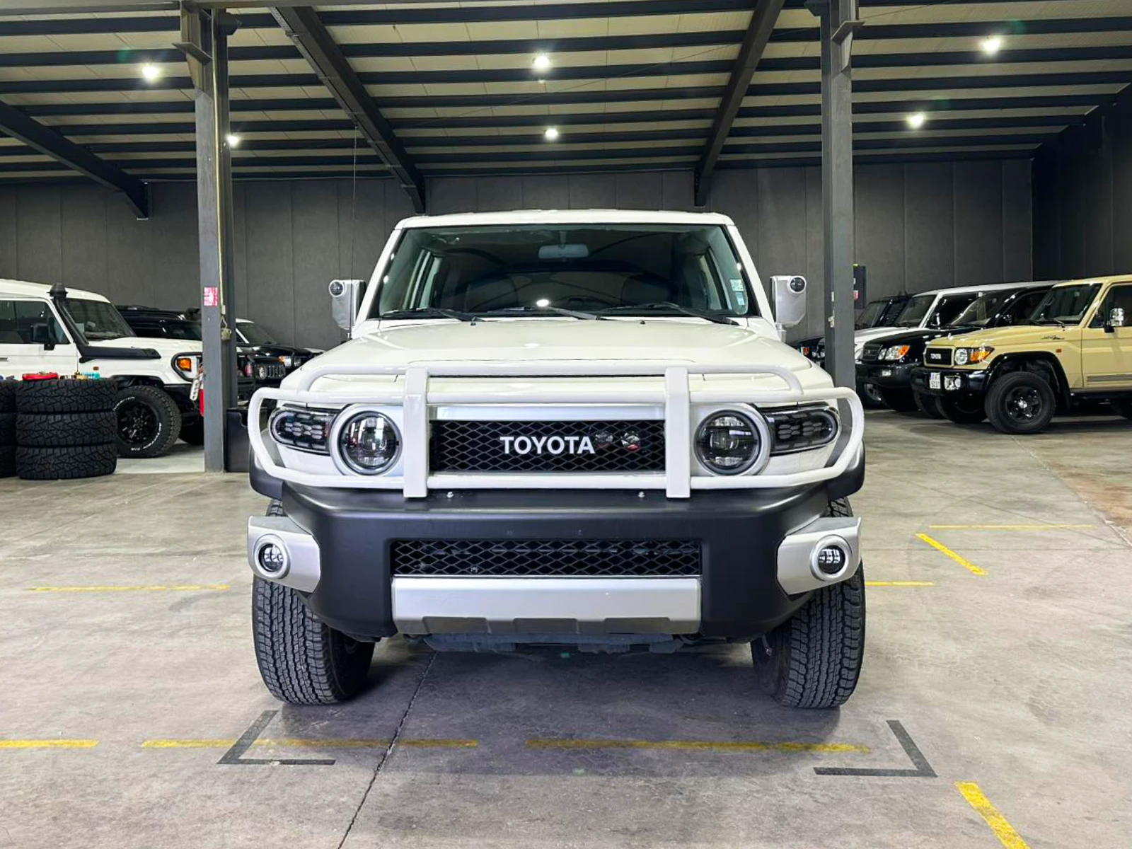 Toyota Fj cruiser V6 4.0 AT - изображение 2