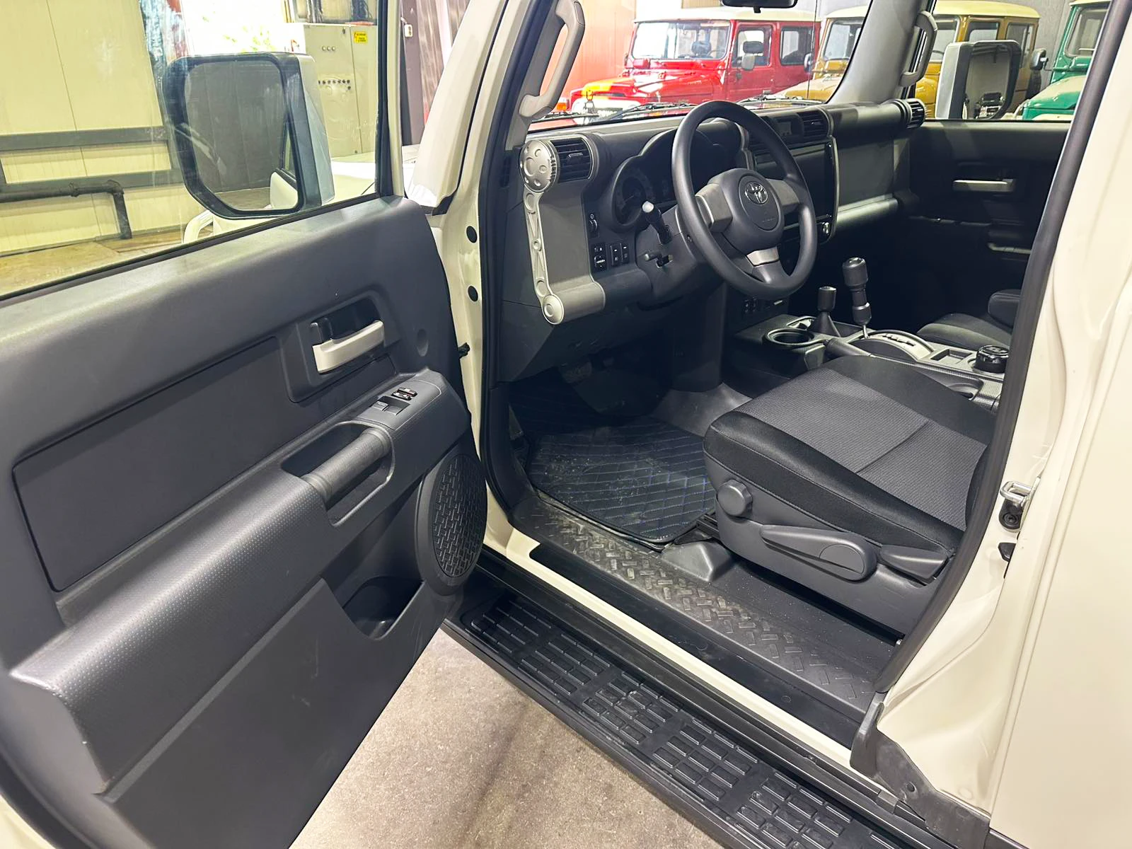 Toyota Fj cruiser V6 4.0 AT - изображение 10