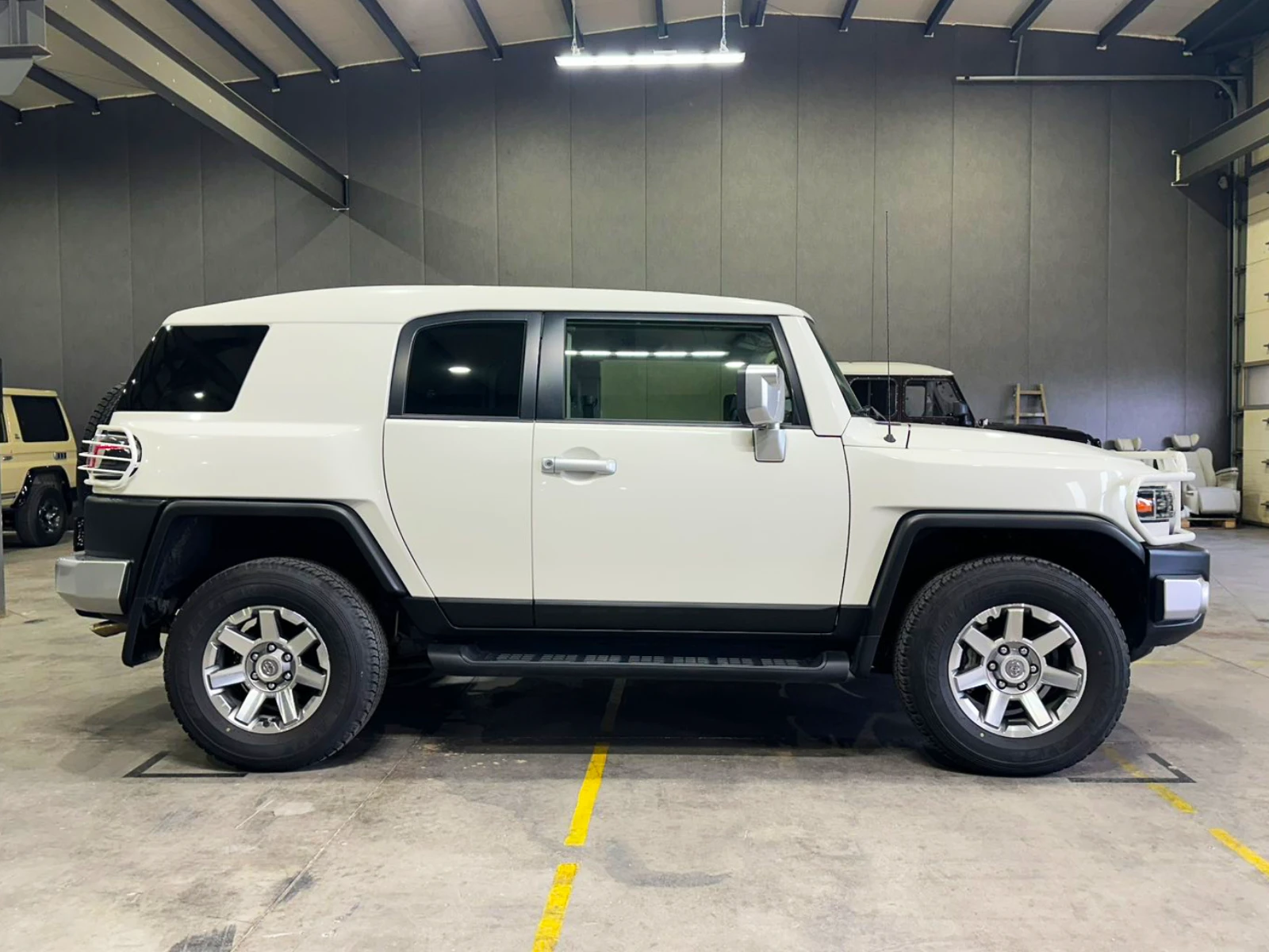 Toyota Fj cruiser V6 4.0 AT - изображение 8