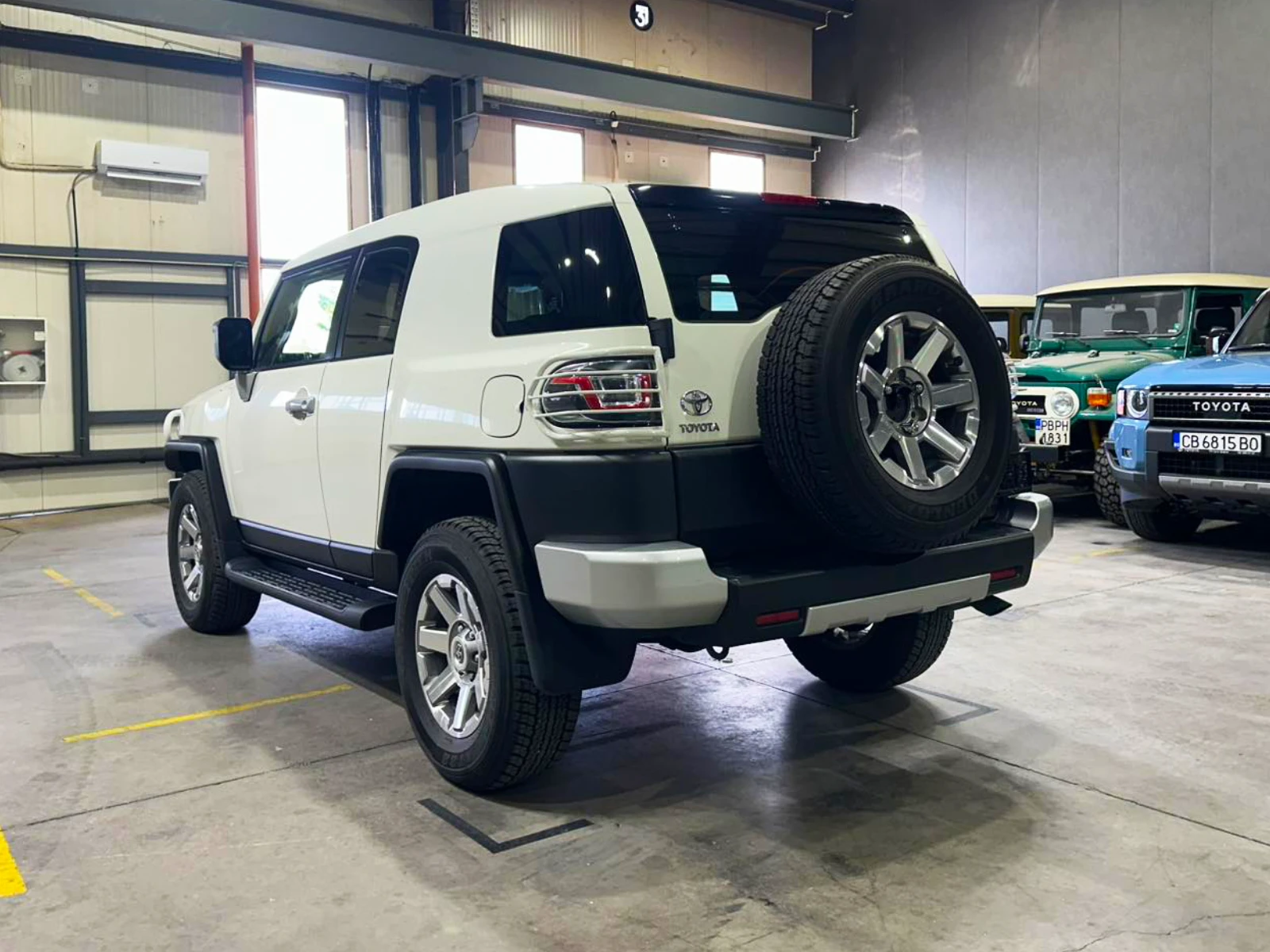 Toyota Fj cruiser V6 4.0 AT - изображение 5