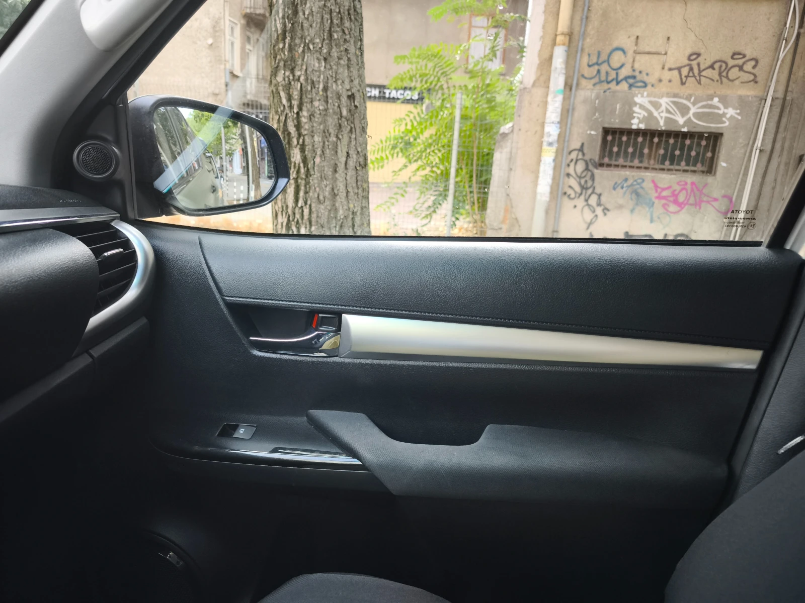 Toyota Hilux  - изображение 7