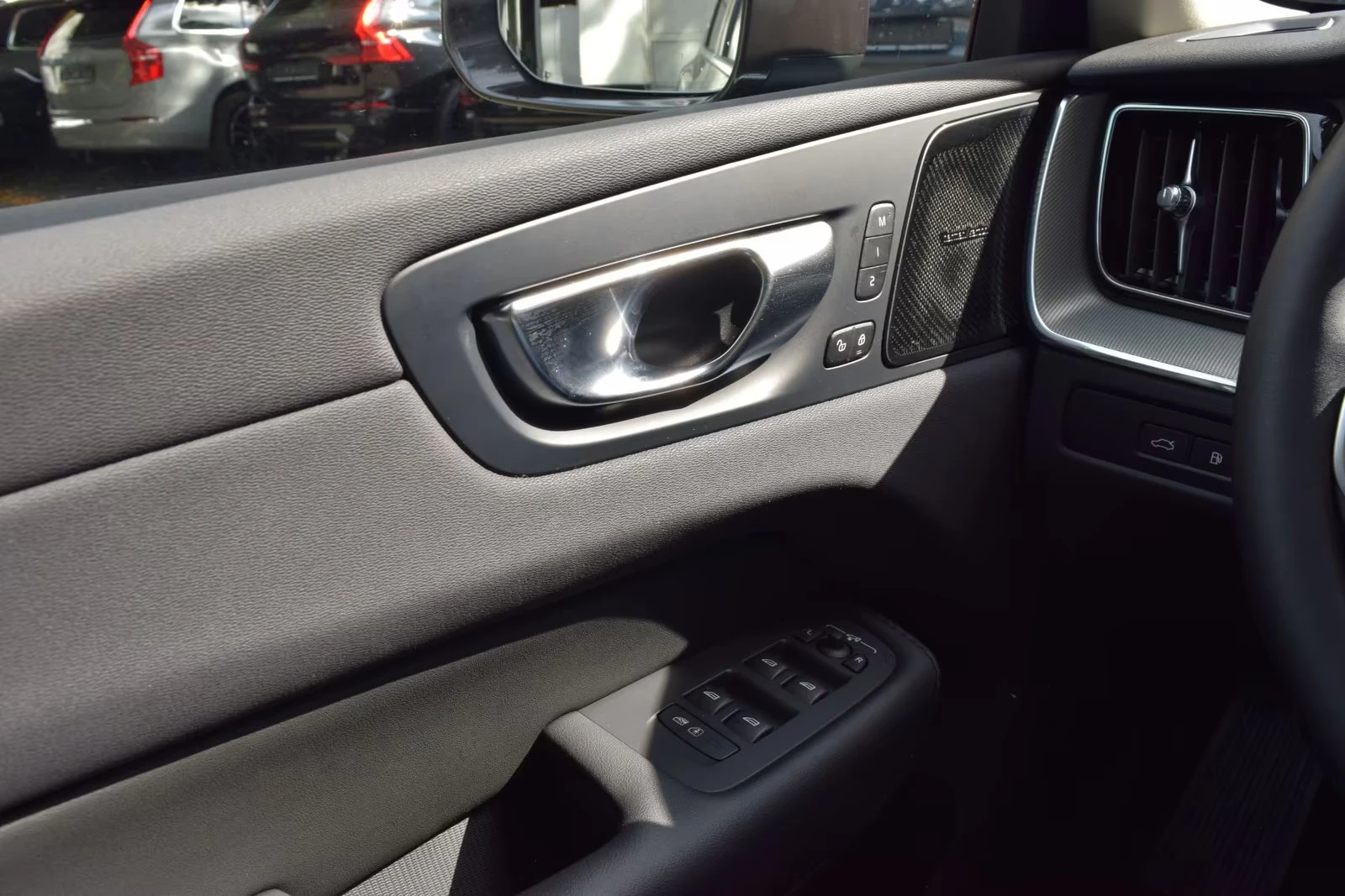 Volvo XC60 PLUS-BRIGHT/398HP/PANO/MEMO/360/H&K/NAVI/LED/396g | Mobile.bg   14