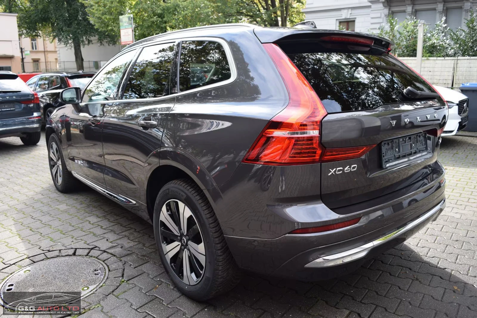 Volvo XC60 PLUS-BRIGHT/398HP/PANO/MEMO/360/H&K/NAVI/LED/396g - изображение 4